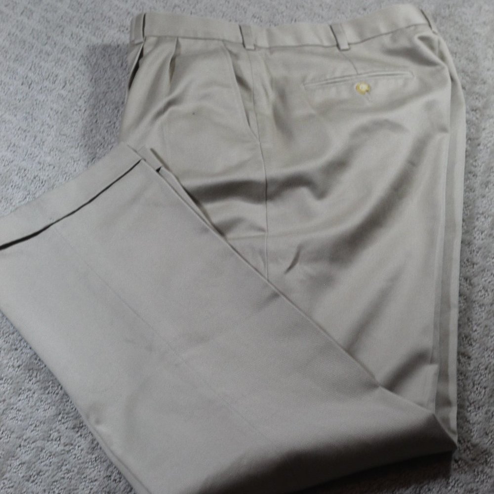 Lands' End Size 34x32 Khaki Pleated Chino Pants